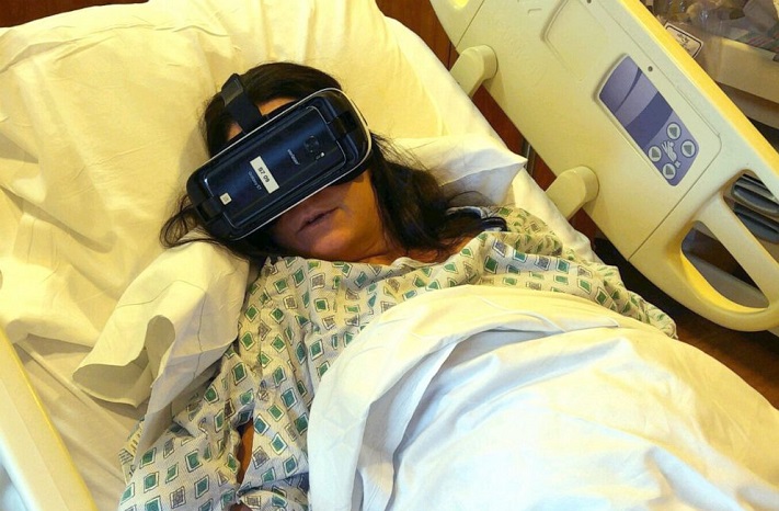 Erin Martucci, de New York, a utilisé la réalité virtuelle pendant le travail avec sa fille Elizabeth.