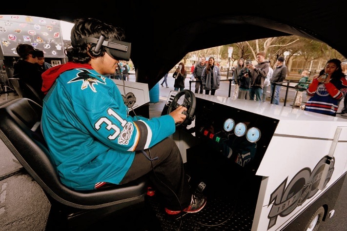 Les fans vivent l'expérience Clear the Ice Zamboni® VR à la NHL